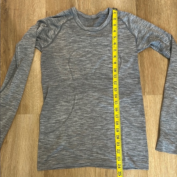 Lululemon Athletica Gray Fitted Long Sleeve Tee - Picture 8 of 10